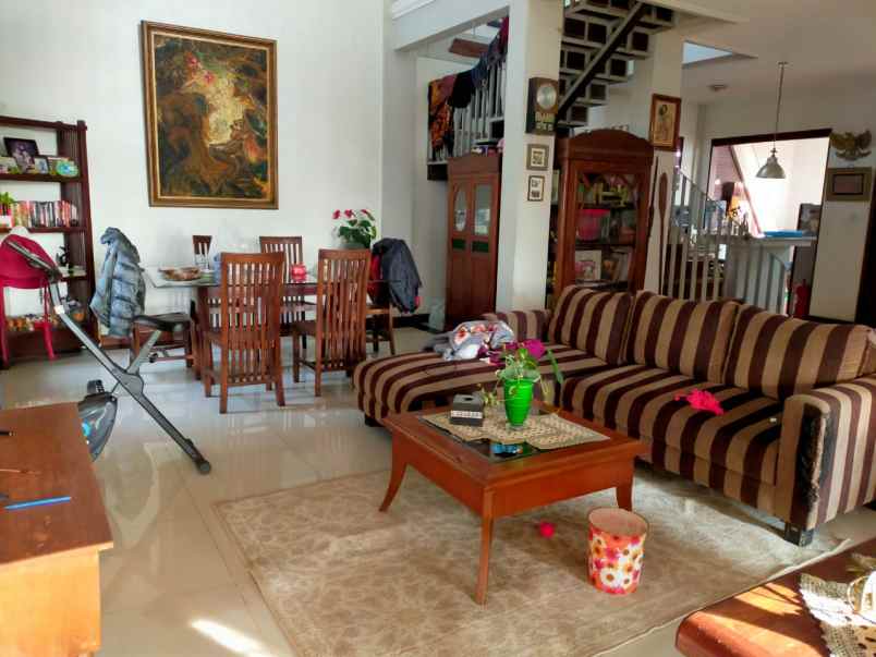 dijual rumah komplek ciwaruga