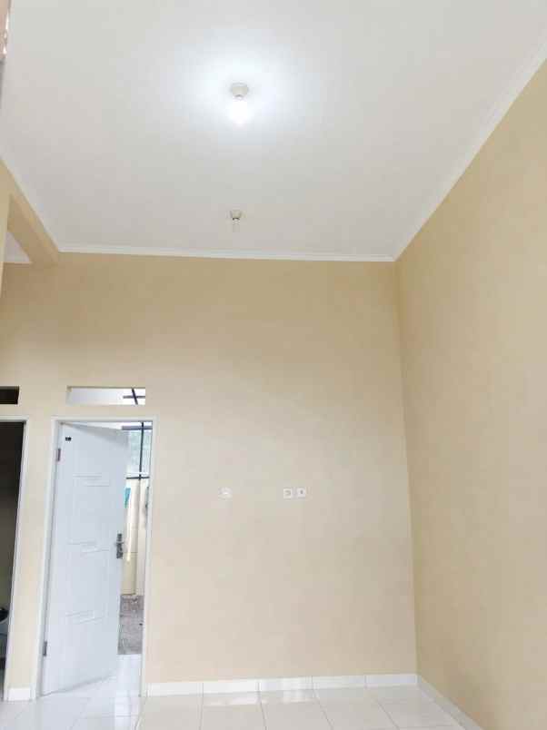 dijual rumah komplek grand valley