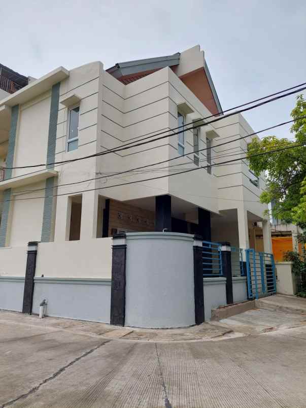dijual rumah komplek hii kelapa gading