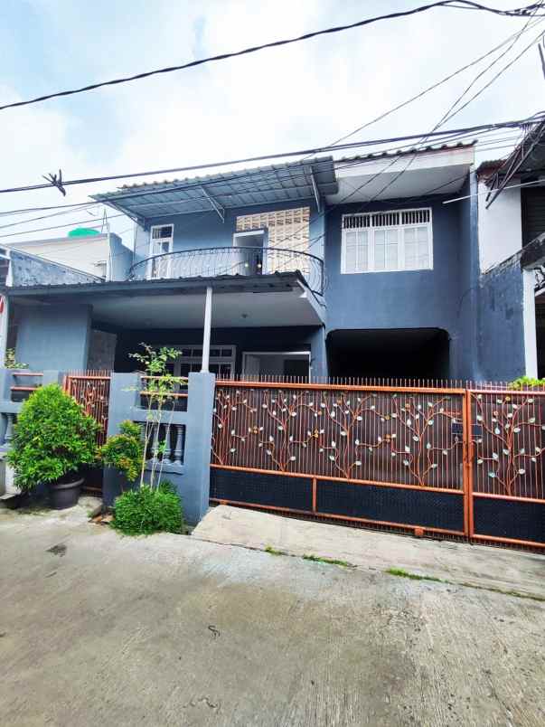 dijual rumah komplek pondok cipta