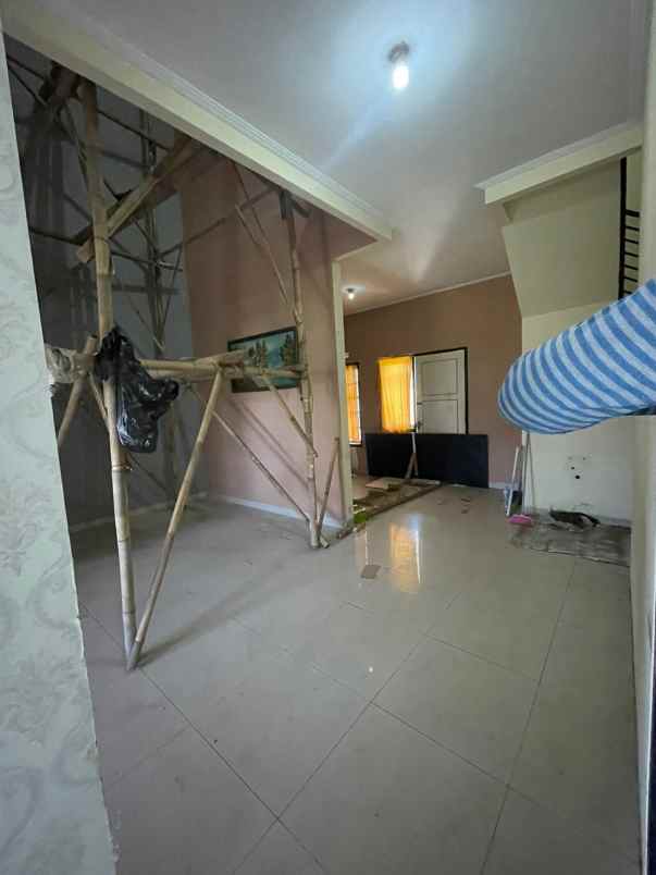 dijual rumah komplek propelat