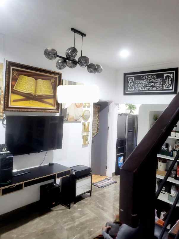 dijual rumah komplek puri beta 2