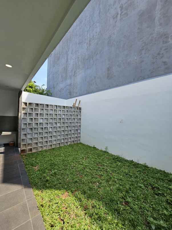 dijual rumah komplek puri bintaro