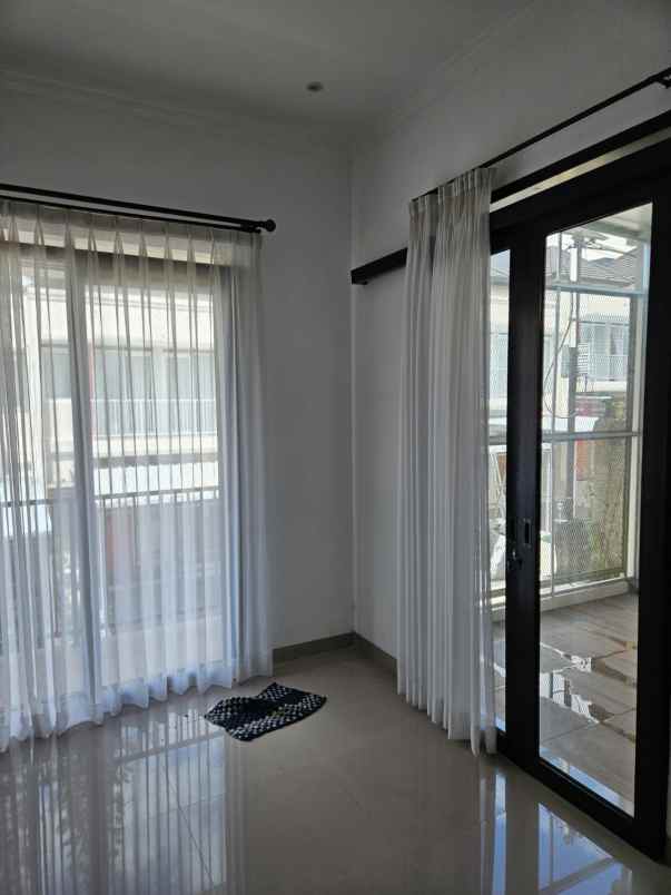 dijual rumah komplek sariwangi