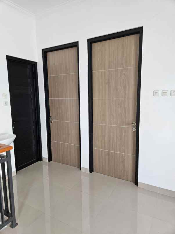dijual rumah komplek sariwangi