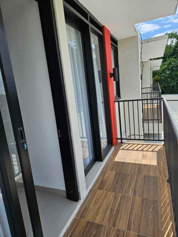 dijual rumah komplek sariwangi