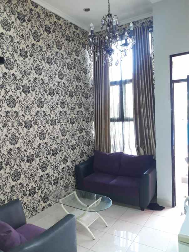 dijual rumah komplek sariwangi