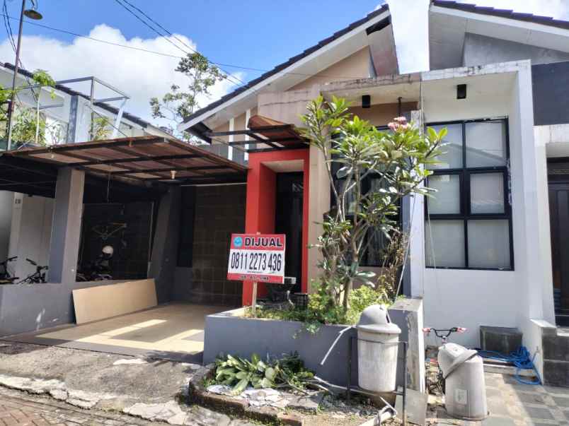 dijual rumah komplek sariwangi