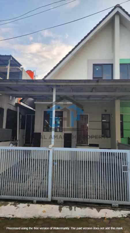 dijual rumah komplek sariwangi