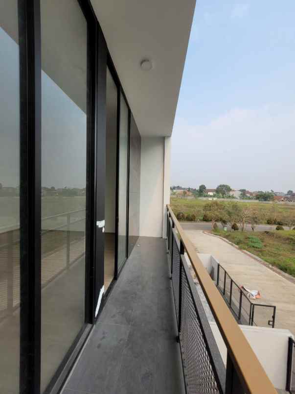 dijual rumah komplek setraduta