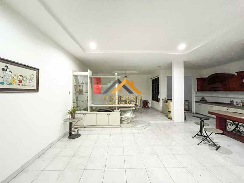 dijual rumah komplek villa polonia