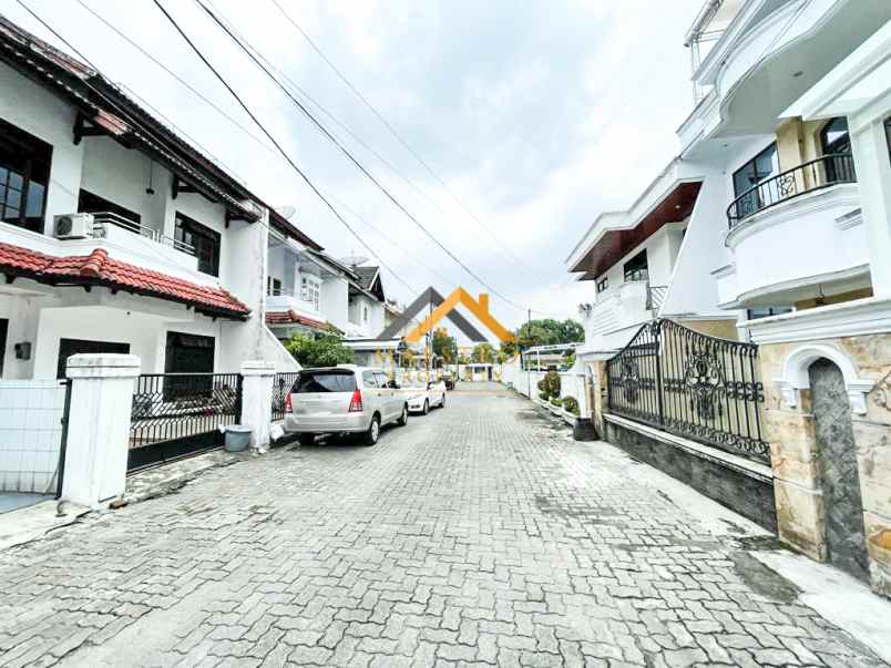 dijual rumah komplek villa polonia