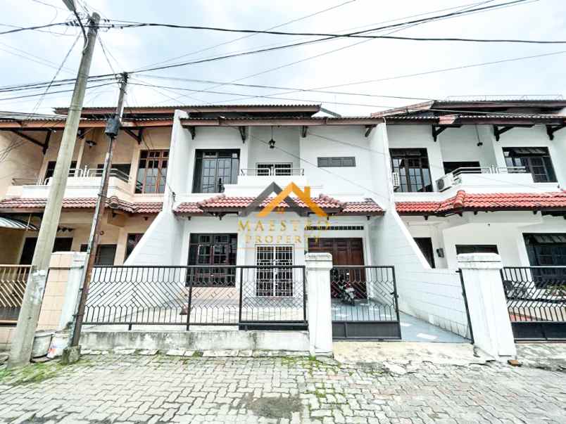 dijual rumah komplek villa polonia