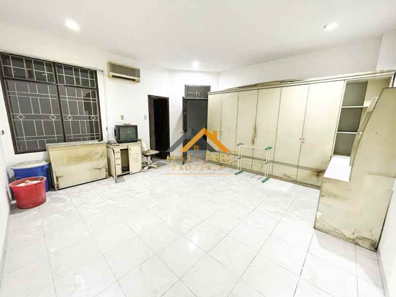 dijual rumah komplek villa polonia