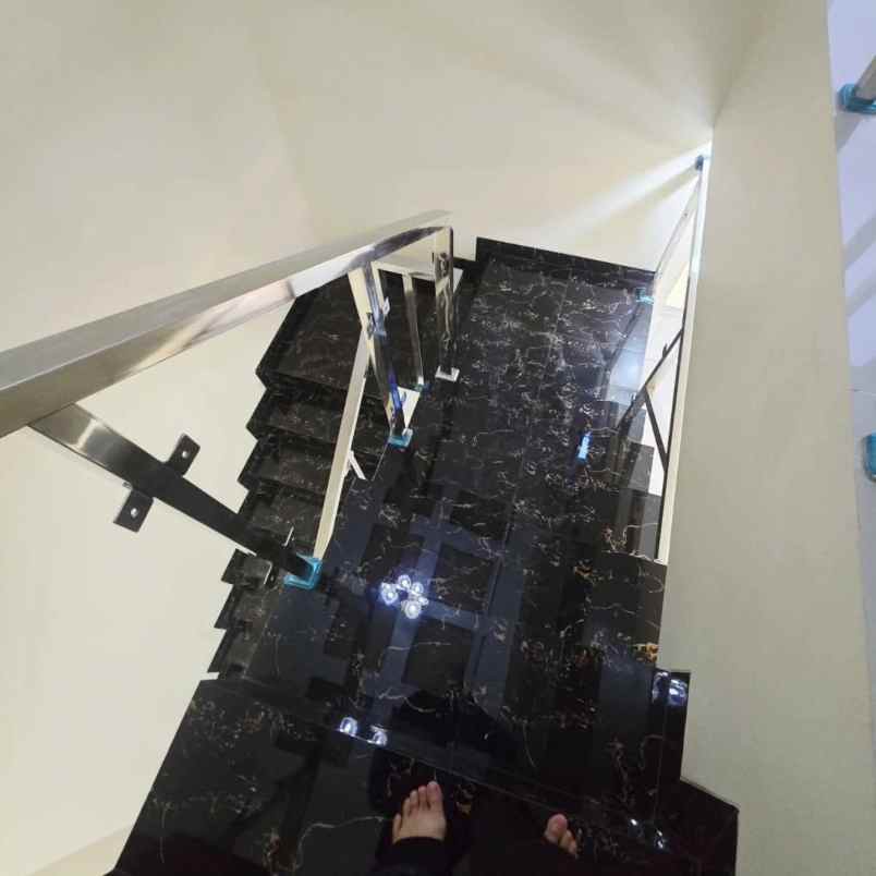 dijual rumah kota harapan indah bekasi