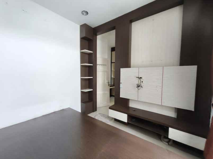 dijual rumah krakatau point jalan