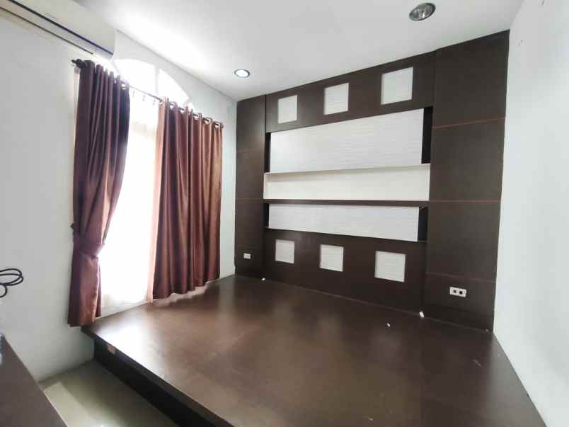 dijual rumah krakatau point jalan