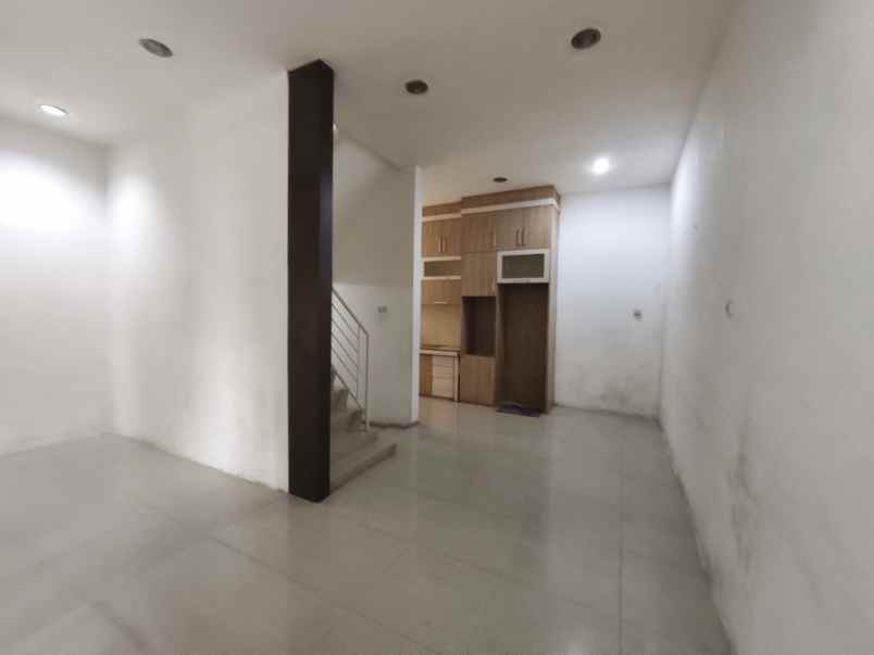 dijual rumah krakatau point jalan