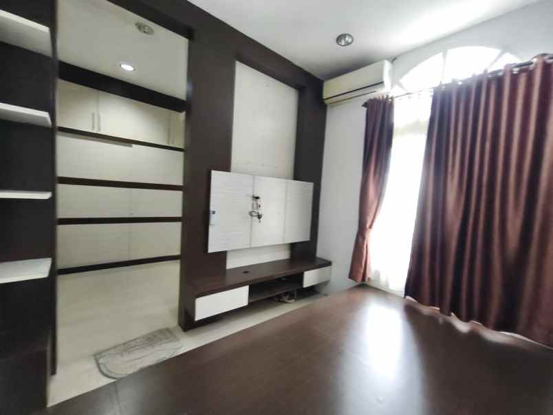 dijual rumah krakatau point jalan