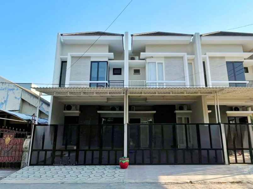 dijual rumah kutisari indah