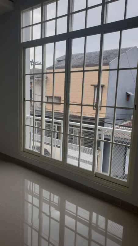 dijual rumah lebak indah regency