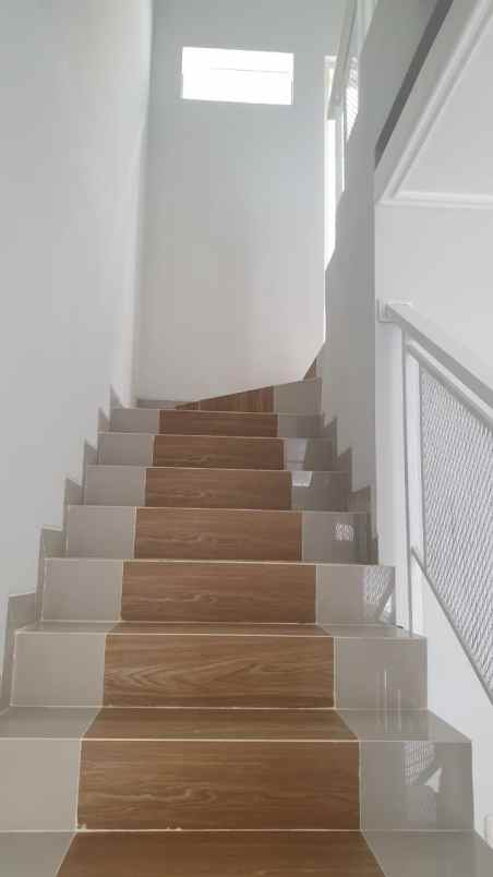 dijual rumah lebak indah regency