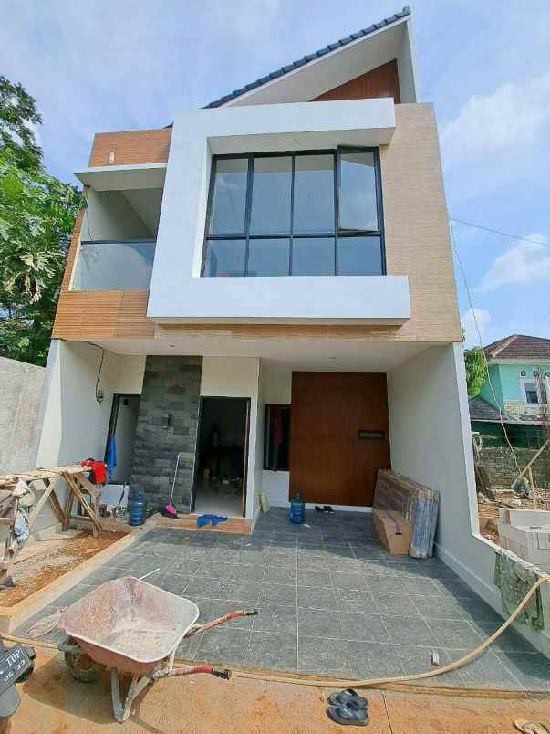 dijual rumah lubang buaya