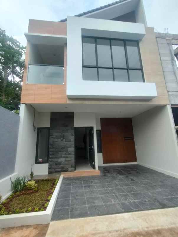 dijual rumah lubang buaya