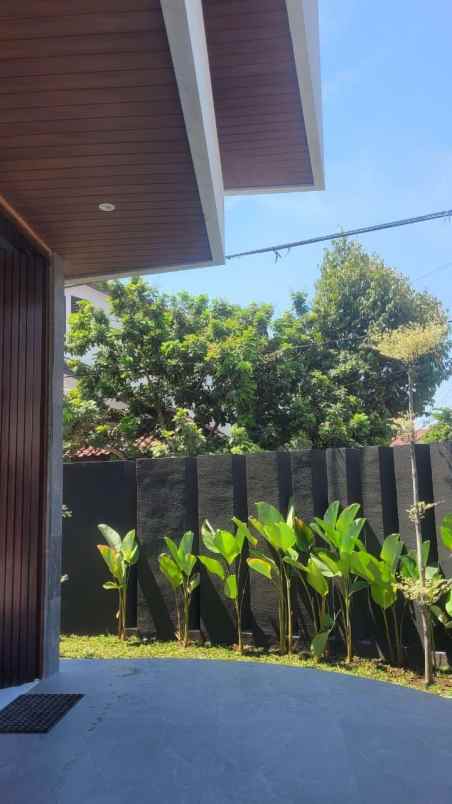 dijual rumah manyar indah