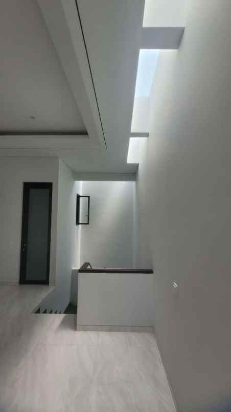 dijual rumah manyar indah