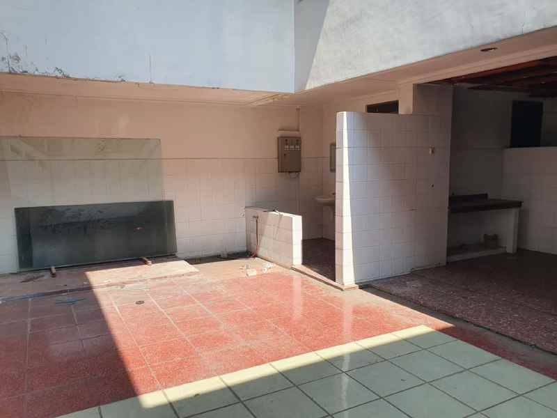 dijual rumah manyar kartika