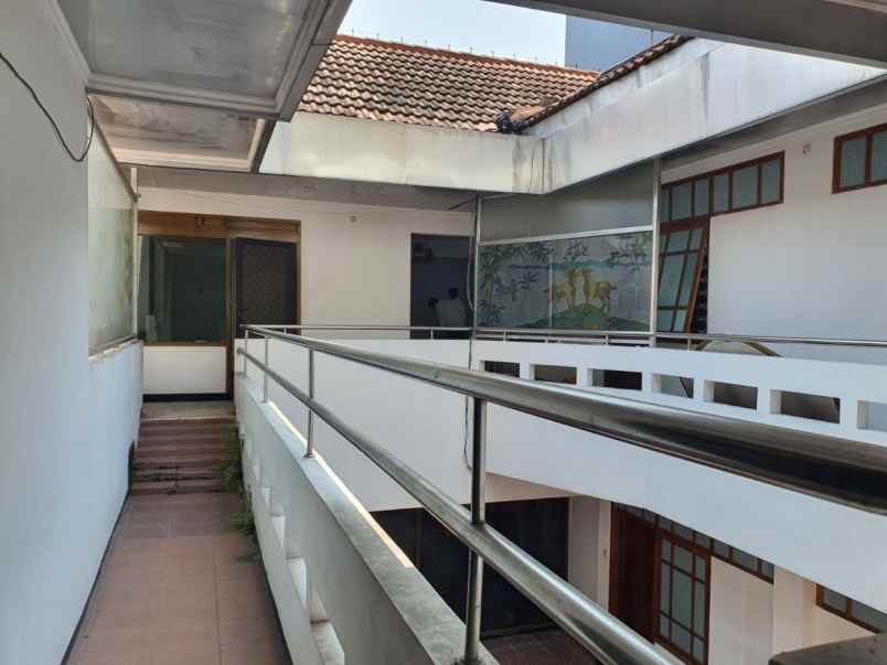 dijual rumah manyar kartika