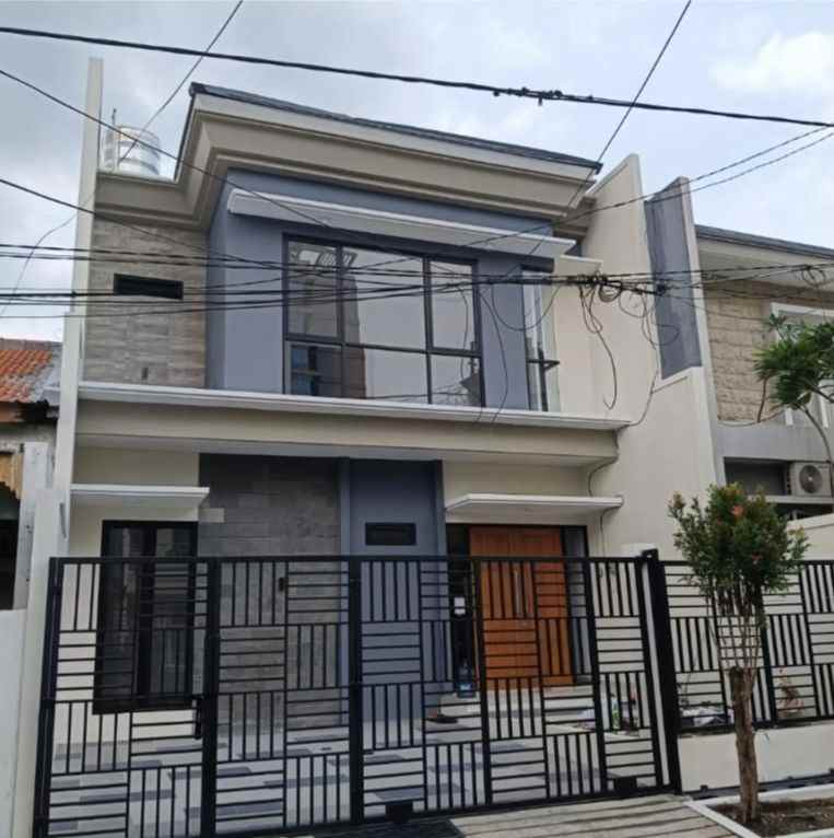 dijual rumah manyar rejo