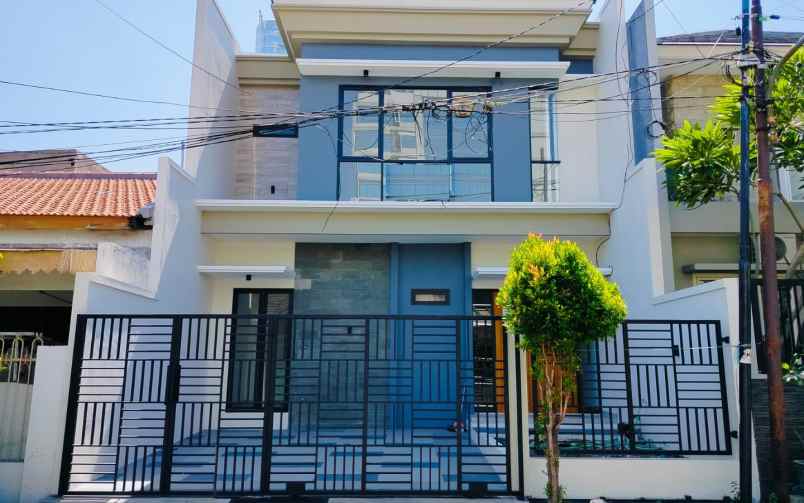 dijual rumah manyar rejo