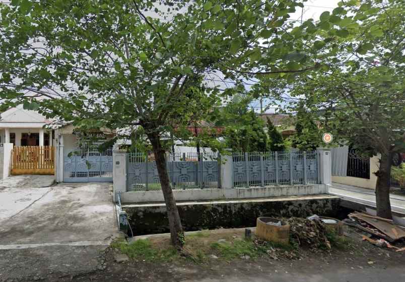 dijual rumah manyar rejo