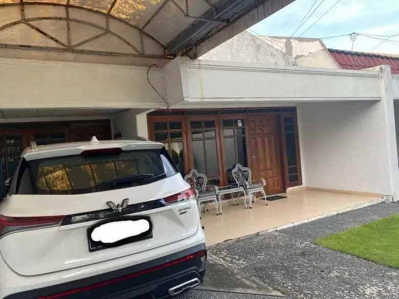 dijual rumah manyar rejo