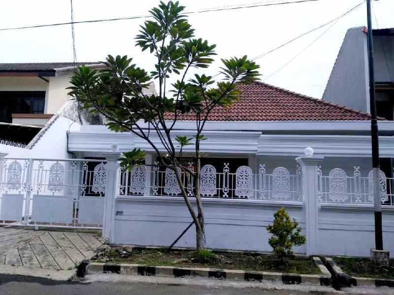 dijual rumah margorejo indah