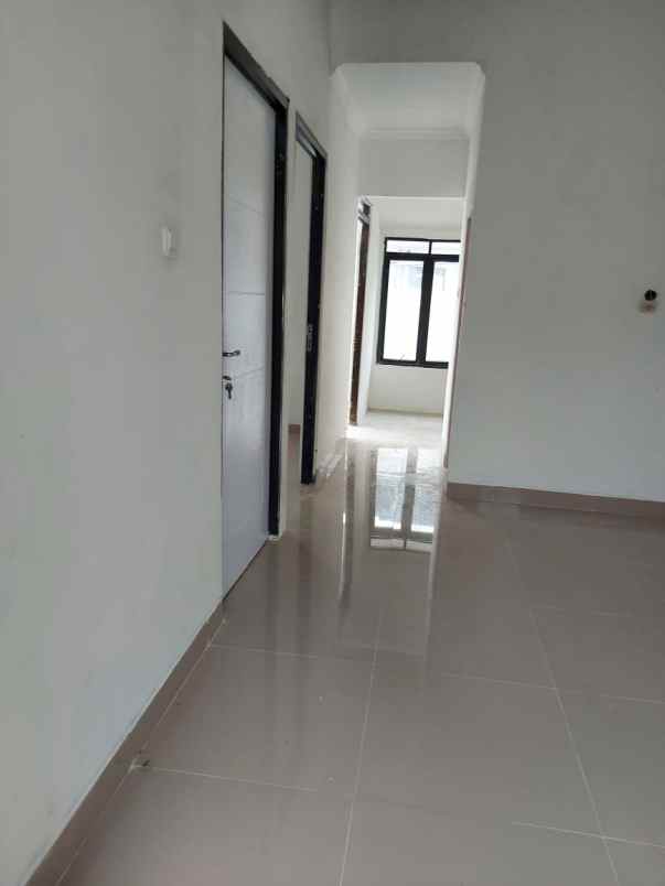dijual rumah meruyung limo depok