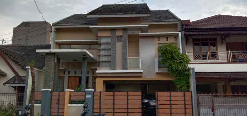 dijual rumah mewah 2 5 lantai dekat balai kota jogja