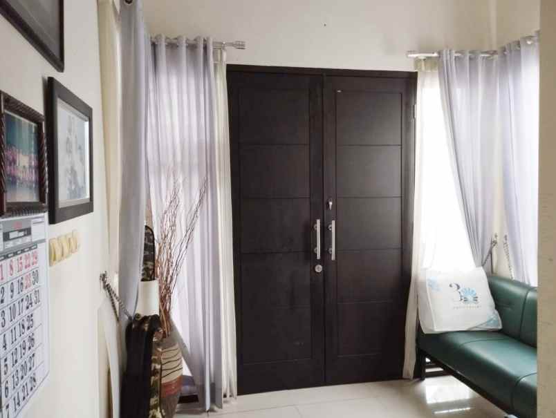 dijual rumah mulyosari