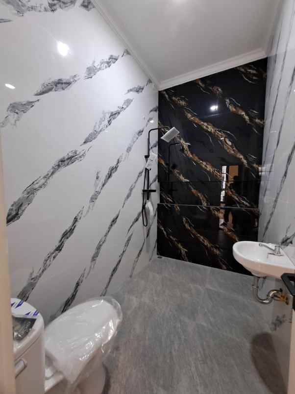 dijual rumah murah siap huni di jagakarsa