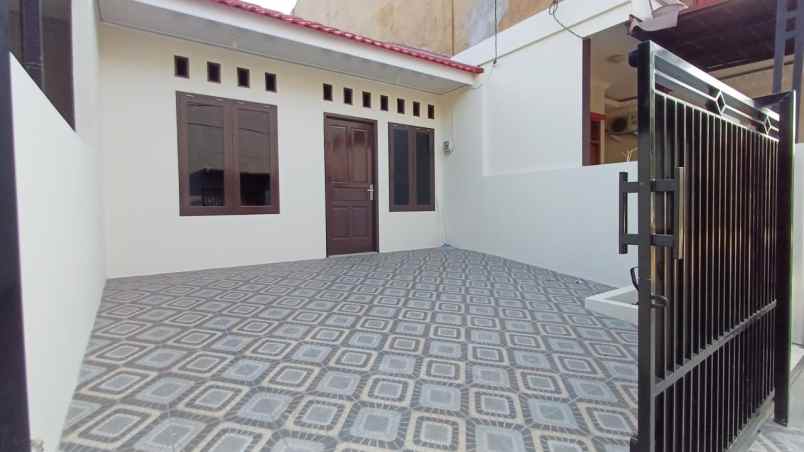 dijual rumah mutiara gading timur