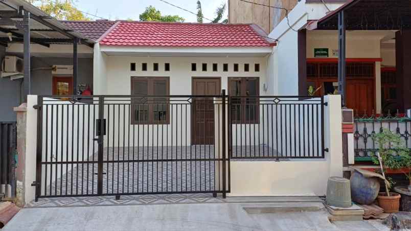dijual rumah mutiara gading timur