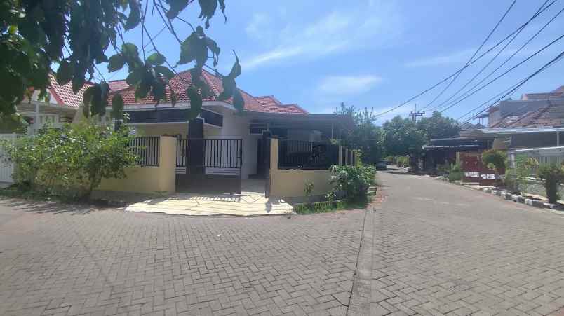 dijual rumah muyosari