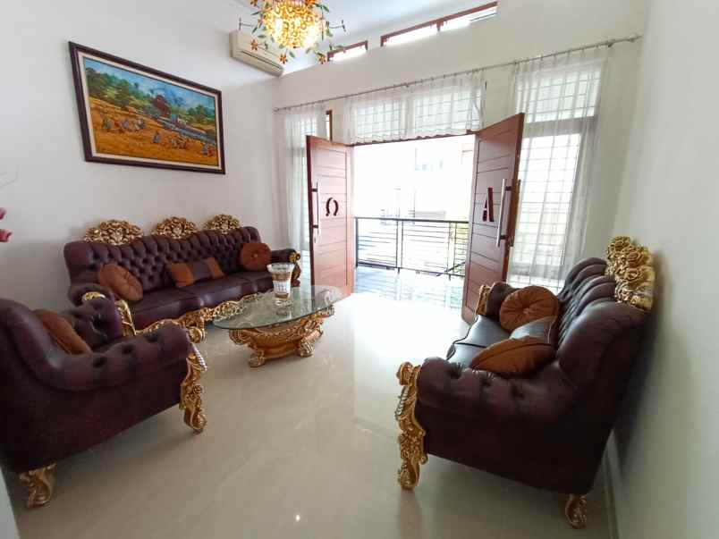 dijual rumah nempel sudirman senayan