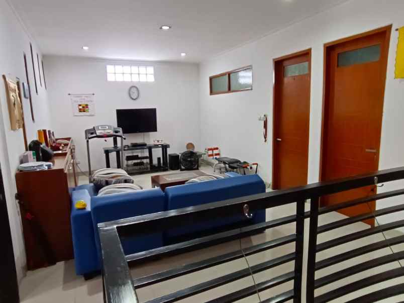 dijual rumah nempel sudirman senayan