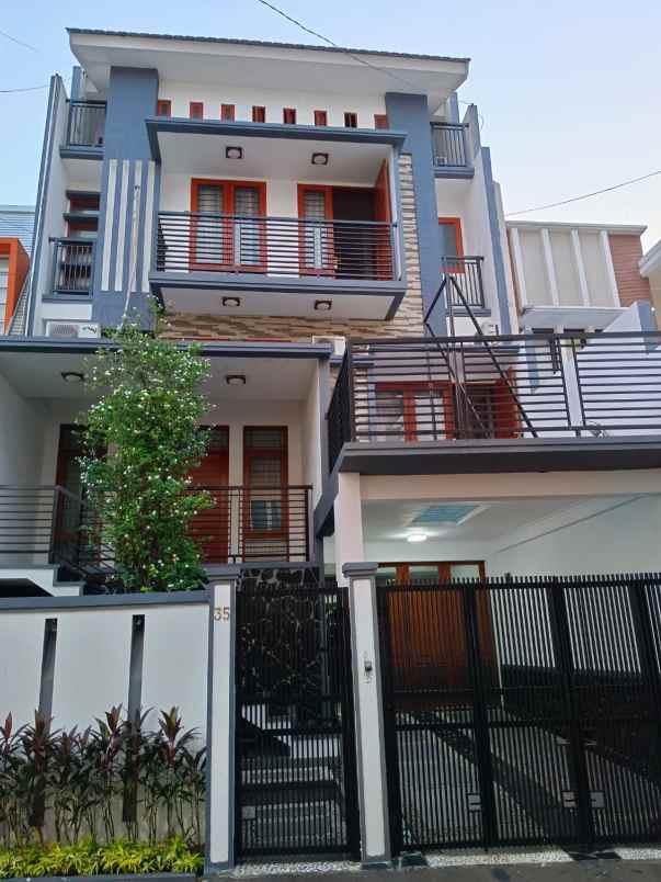 dijual rumah nempel sudirman senayan