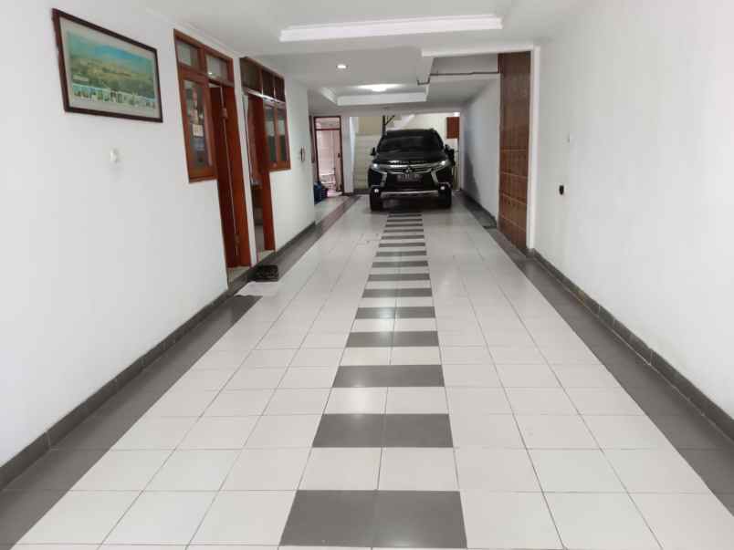 dijual rumah nempel sudirman senayan