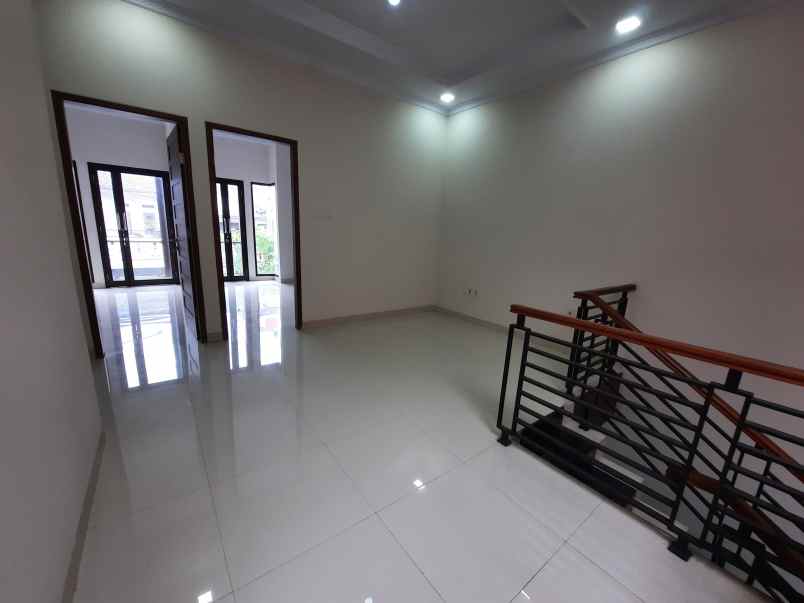 dijual rumah otista kebon nanas selatan 3