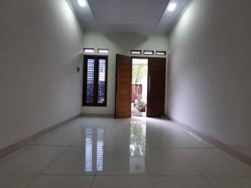 dijual rumah otista kebon nanas selatan 3